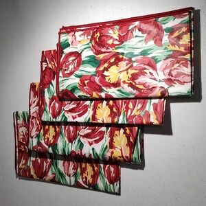 Longaberger Set Of 4 Tulip Fabric Napkins With Red Trim